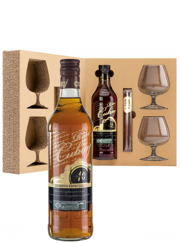 Ron Cubay 10 YO con bicchieri e sigaro di cioccolato