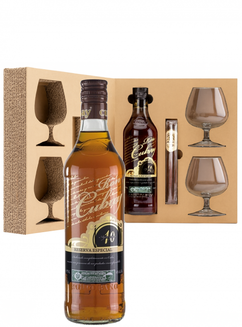 Ron Cubay 10 YO con bicchieri e sigaro di cioccolato