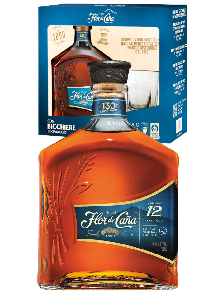 Rum Centenario 12YO con un bicchiere Rum Centenario 12YO con un bicchiere